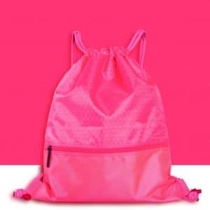 Mjuk rosa ryggsäck med dragsko med vit och rosa bakgrund