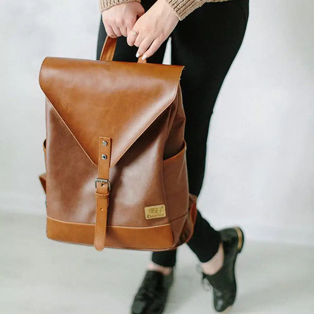Elegant Laptopryggsäck I Veganskt Läder För Kvinnor Elegant Laptopryggsäck I Veganskt Läder För Kvinnor - Bild 9