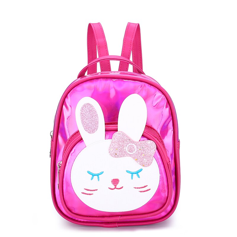 Flickors ryggsäck i läderimitation med rosa kaninmönster och vit bakgrund