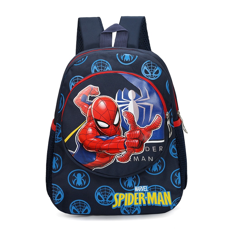 Söt och färgglad blå Spiderman-ryggsäck med vit bakgrund
