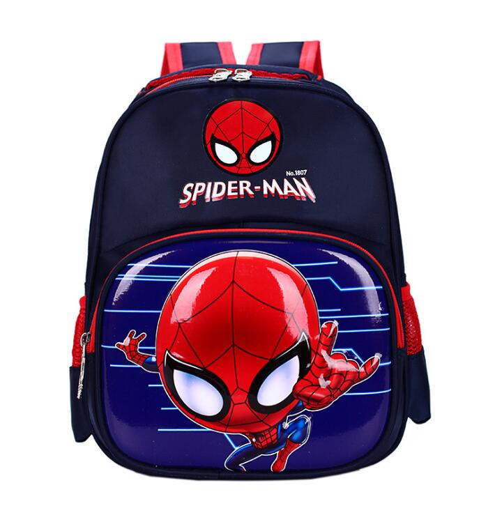 Disney Spider-man blå ryggsäck med vit bakgrund