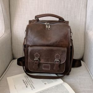 Vintage brun konstläder ryggsäck med bok