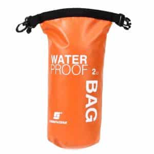 2L vattentät mini vattensportväska orange med vit bakgrund