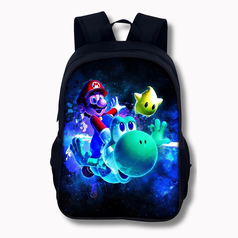 Mario Och Yoshi Ryggsäck För Grundskolan Sac À Dos Noir Avec 1 Compartiment Principal Et 1 Filet De Chaque Côté. Sur Le Devant, Un Imprimé De Mario Sur Le Dos De Yoshi Avec L'Étoile Jaune À Droite. De La Fumée Bleue Derrière Eux. Le Sac À Dos Est Sur Fond Blanc.