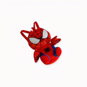 Craquez pour cet adorable sac à dos Spiderman rouge en forme de peluche. Il est idéal pour les petits en guise de premier sac à dos. Il allie parfaitement mignonnerie et petit rangement, pour y placer son doudou ou quelques jouets à emporter partout. Il deviendra vite indispensable au quotidien.